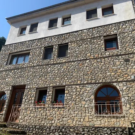 οικια αποζαρι μεγαλη περσα Apartment Kastoria