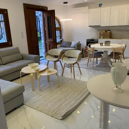 οικια αποζαρι μεγαλη περσα Apartment